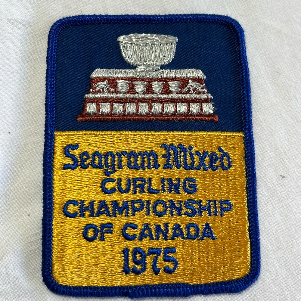 Vintage 1975 Seagrams curling championship of Canada badge/patch/crest